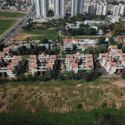 גם ממעוף הציפור כפר עידוד מדהים ביופיו