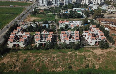 גם ממעוף הציפור כפר עידוד מדהים ביופיו